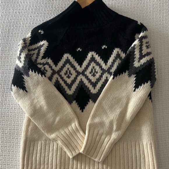 Black and Cream Geometric Pattern Sweater isle - Picture 1 of 3